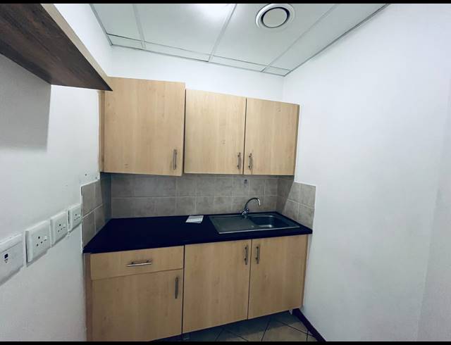 658M² OFFICE FOR SALE IN MIDRIDGE PARK